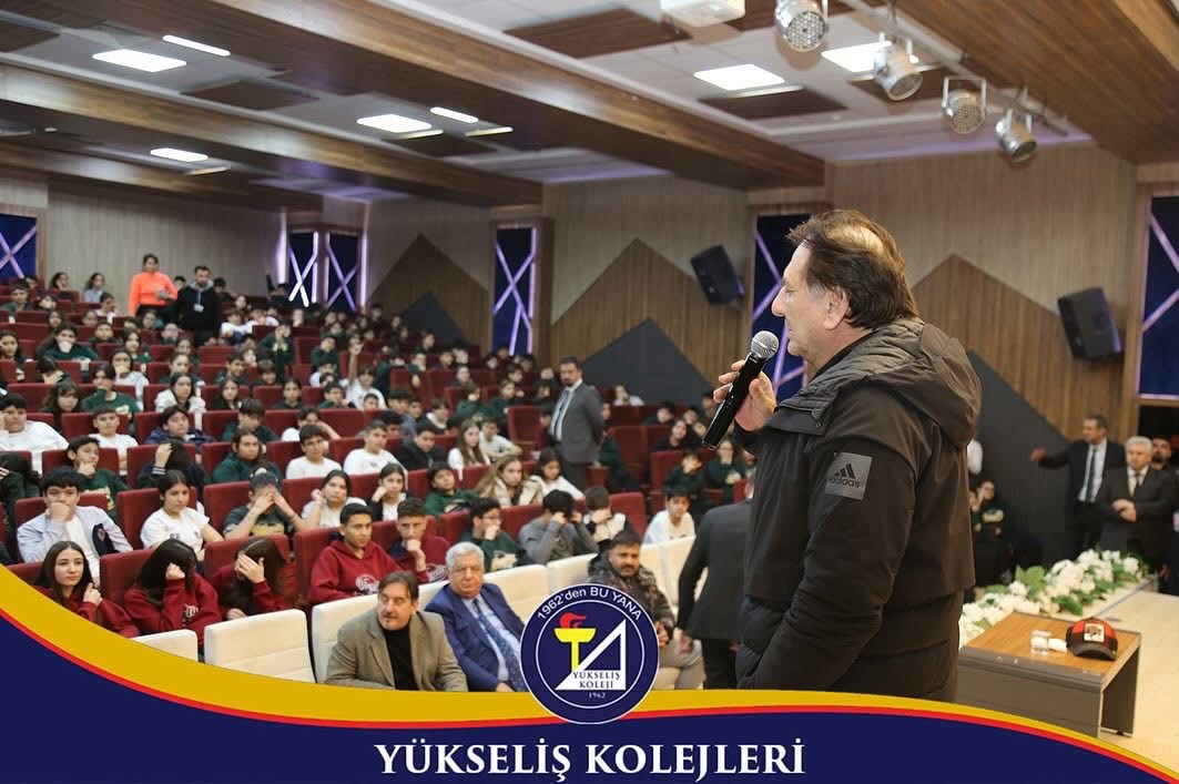 🎭 Ünlü Oyuncu Özgür Ozan Yükseliş Koleji Öğrencileri ile Buluştu! 🌟