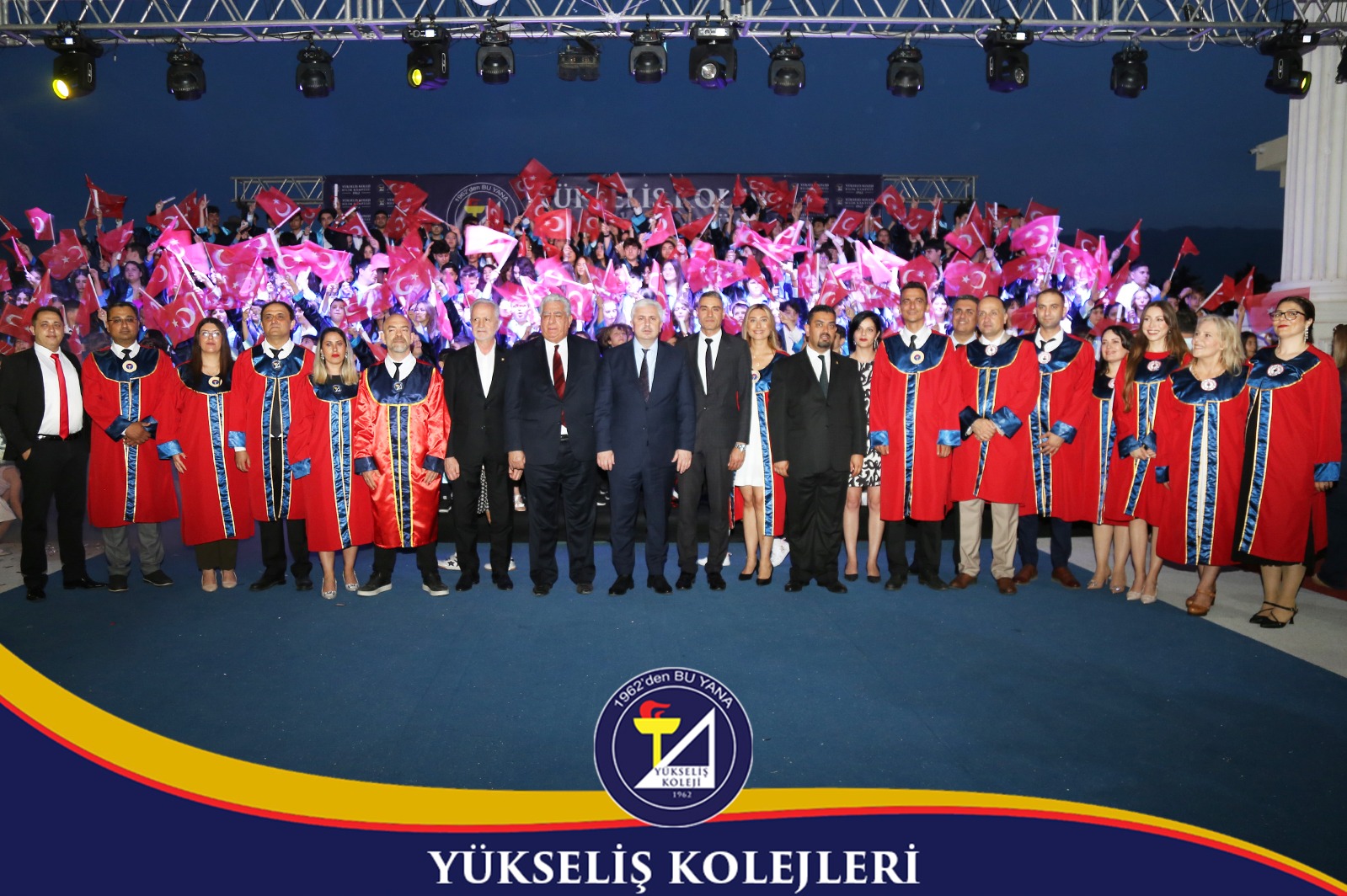 YÜKSELİŞ KOLEJİ’NDE UNUTULMAZ MEZUNİYET GECESİ! Kep Attık, Geleceğe Uçtuk! 🎓✨