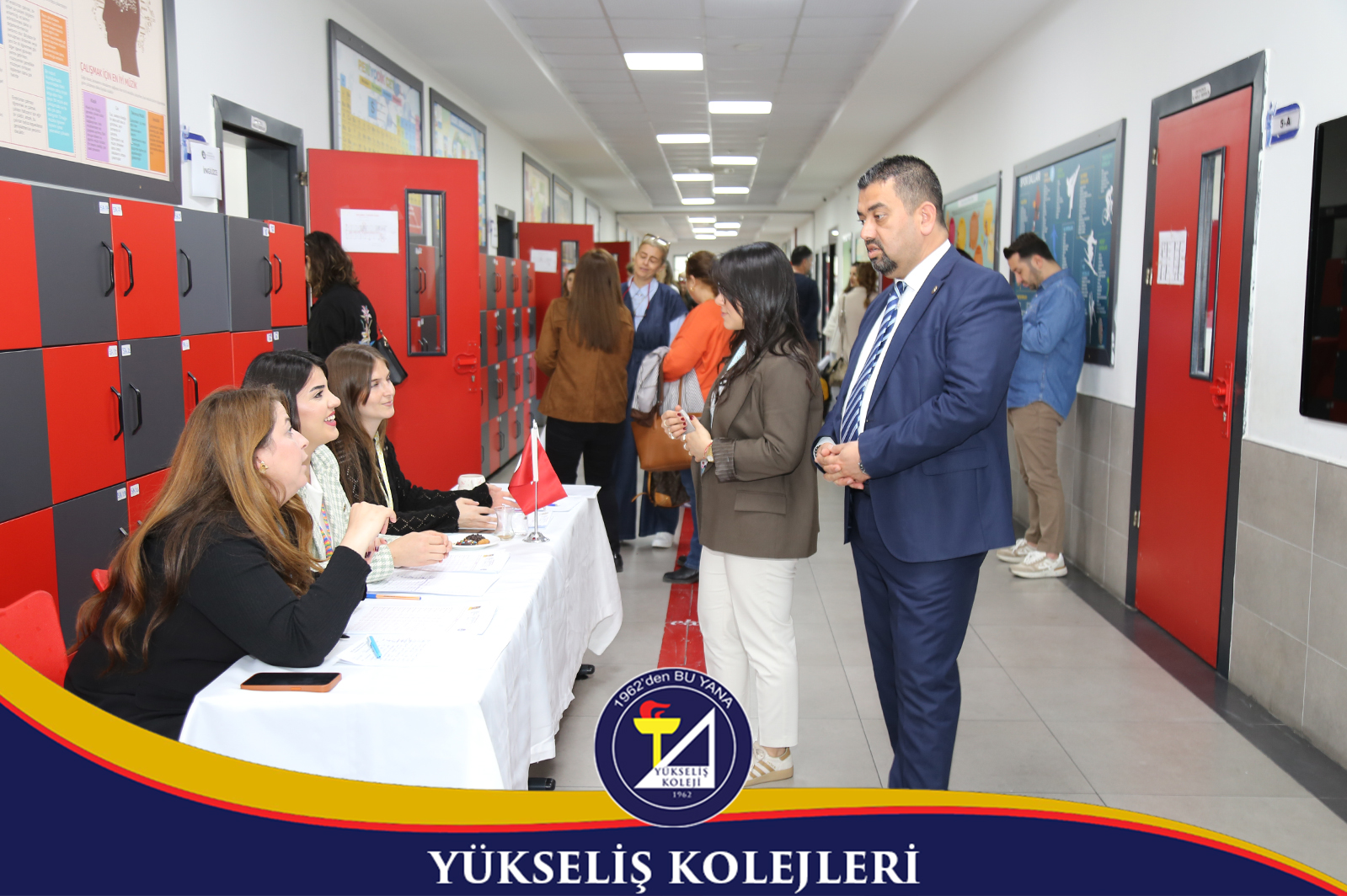 Yükseliş Koleji Ortaokul birimimizde 5, 6, 7 ve 8. sınıf öğrencilerimizin bireysel gelişim süreçlerinin değerlendirildiği veli toplantımız, velilerimizin yoğun katılımıyla başarıyla gerçekleştirildi.