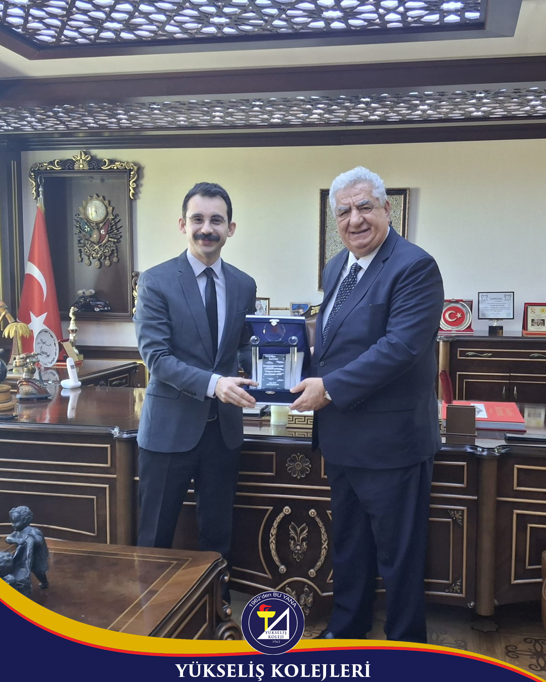 Belen Kaymakamı Onur Şan’dan Yükseliş Koleji Kurucusu Nuri Üysen’e Teşekkür Plaketi